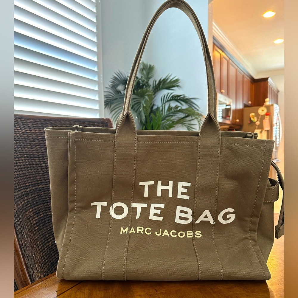 Marc Jacobs Women's The Large Tote Bag